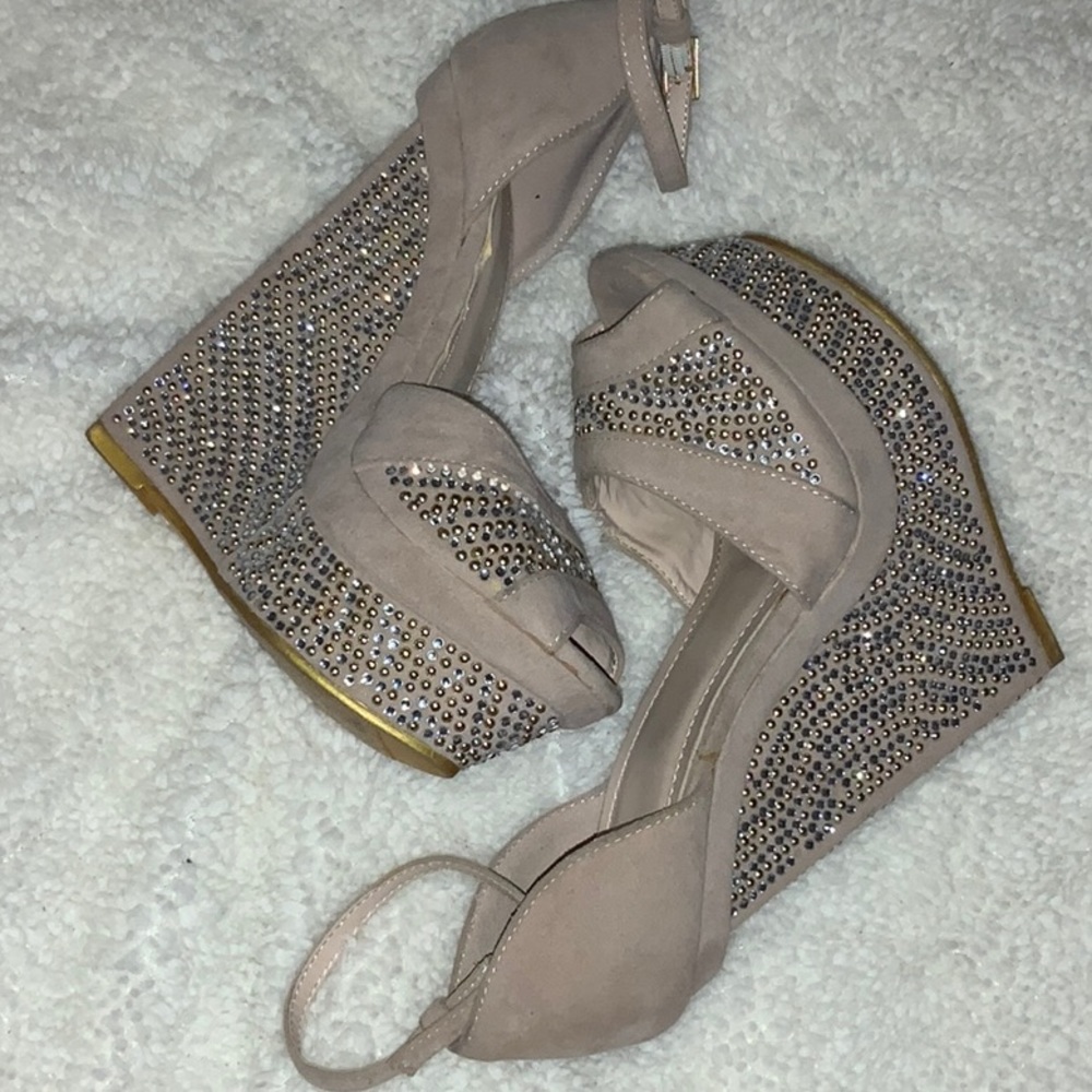 Nude & rhinestones wedges